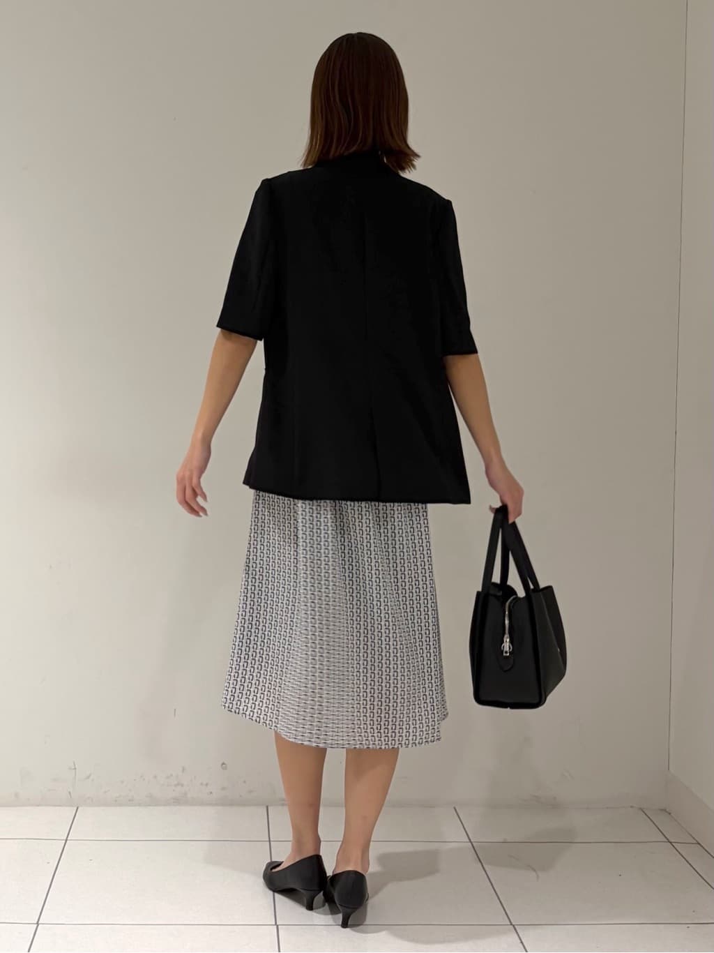 shioriさんの「INDIVI｜【洗える】無地＆チェーン柄 シャーリングサッカーワンピース」を使ったコーディネート