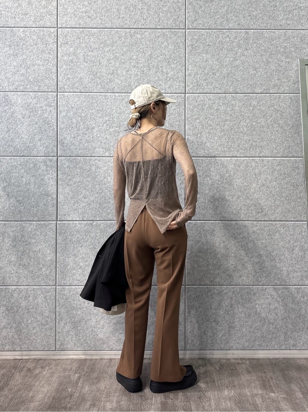 kotakiさんの「INDIVI｜スリットフレアスキニーパンツ」を使ったコーディネート