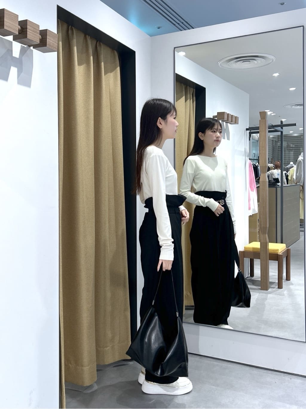 Renoさんの「INDIVI｜バックオープンリブ長袖Tシャツ」を使ったコーディネート