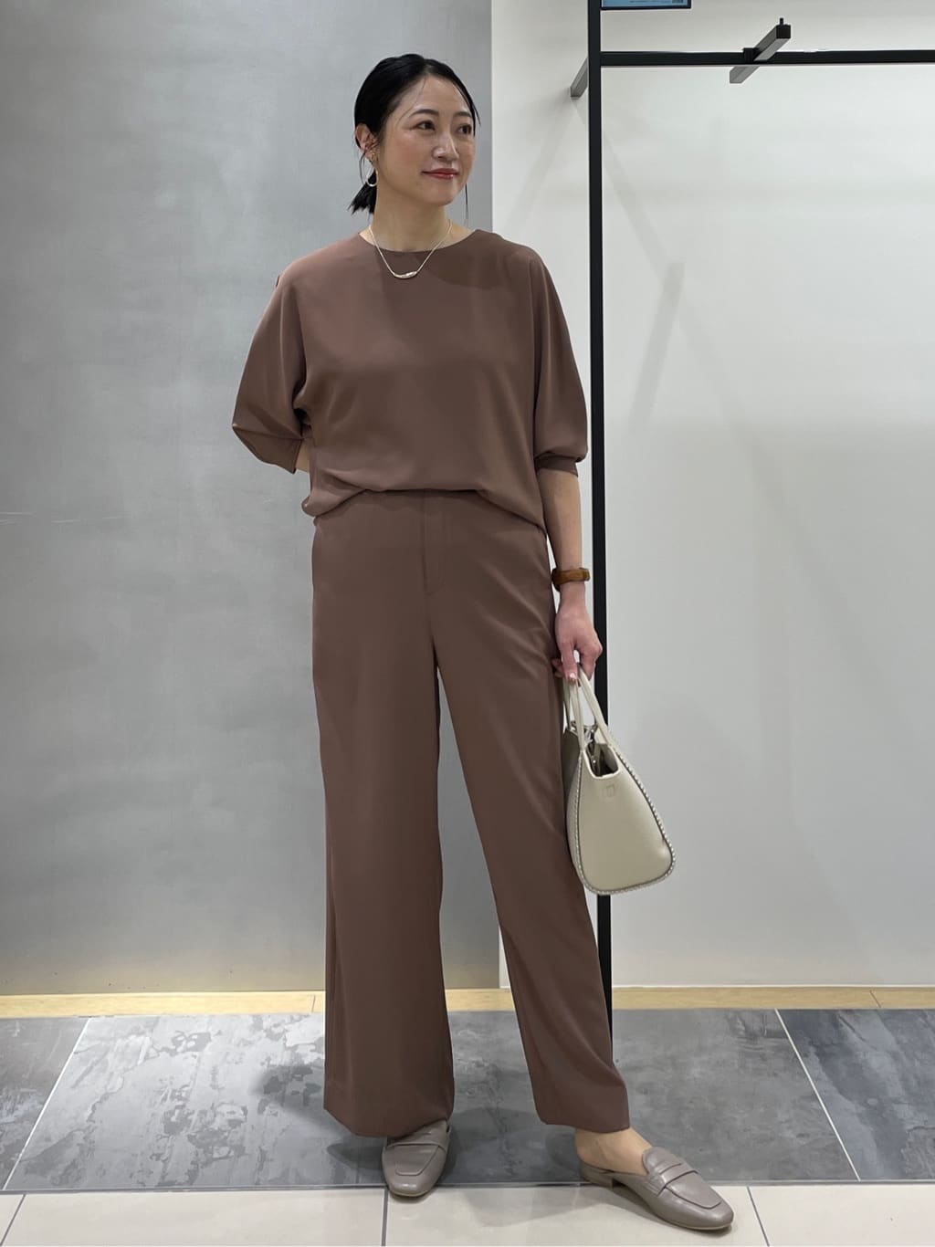 shihoさんの「INDIVI｜【接触冷感／透湿／着る日傘】ドルマントップス」を使ったコーディネート