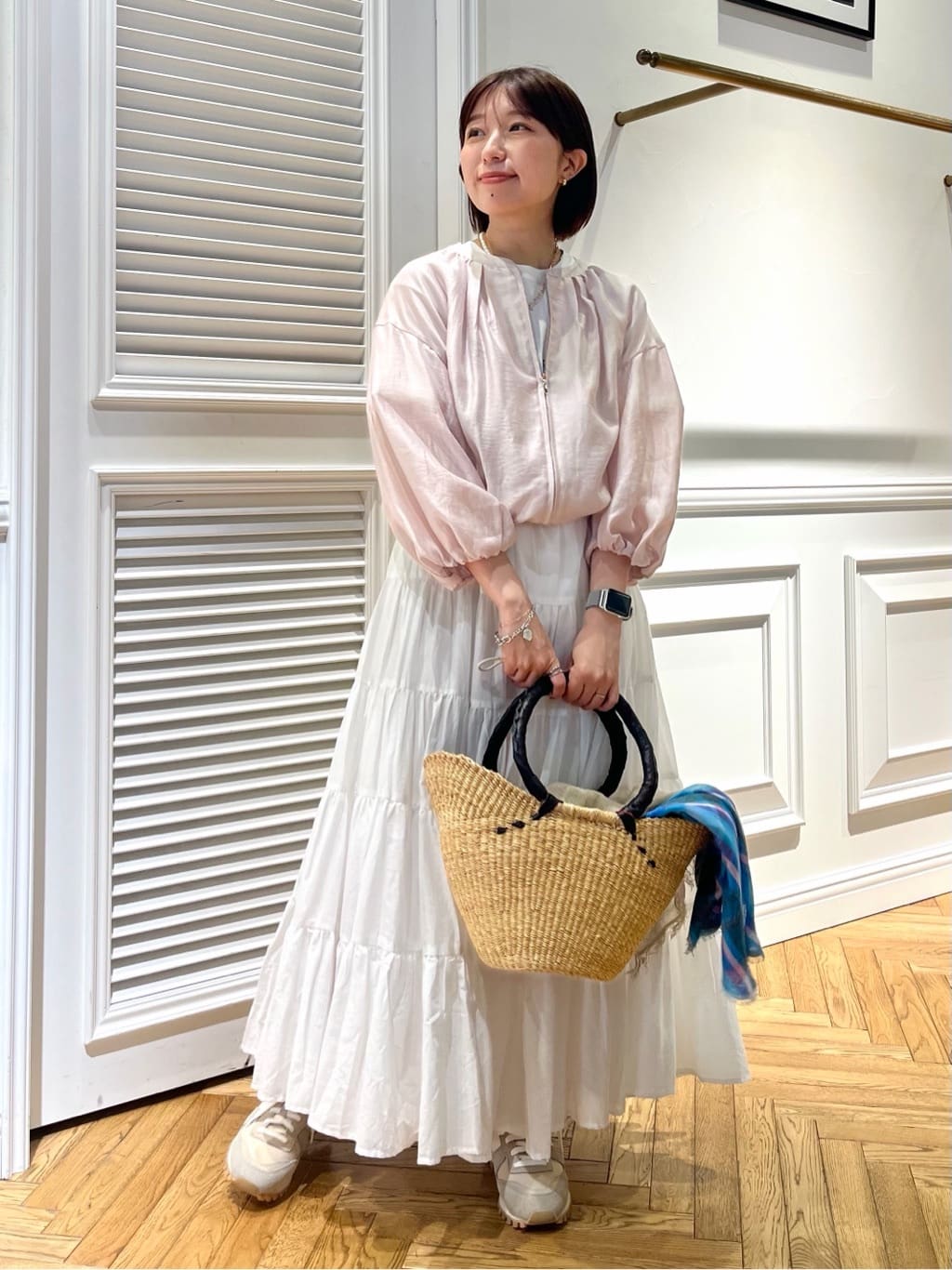 つじ まこさんの「DRESSTERIOR｜ウォッシャブル シアーショートブルゾン」を使ったコーディネート