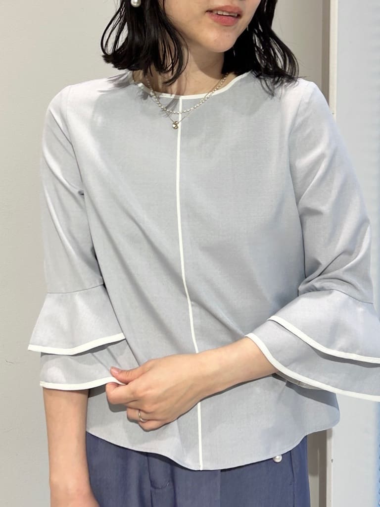 shinoさんの「Couture brooch｜【イージーケア・吸水速乾】配色ラッフルブラウス」を使ったコーディネート