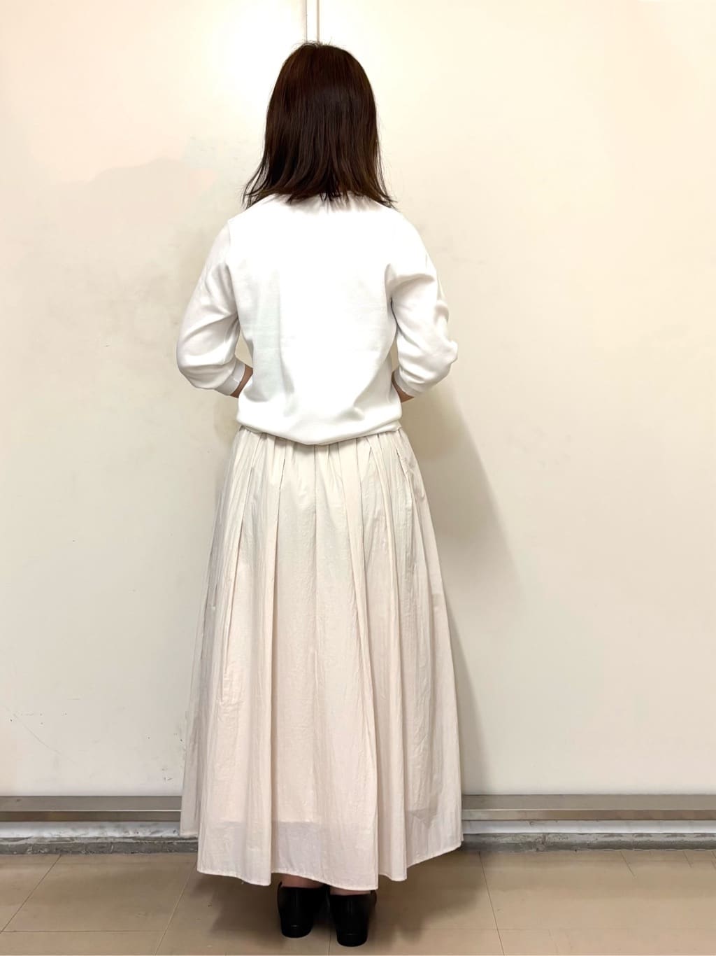 やまさんの「OPAQUE.CLIP｜フリルヘンリーネックニット【洗濯機OK／抗ピル】」を使ったコーディネート