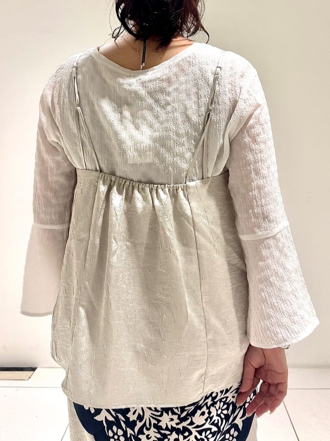 そんさんの「INDIVI｜【90cm四方】ボタニカル柄大判スカーフ」を使ったコーディネート