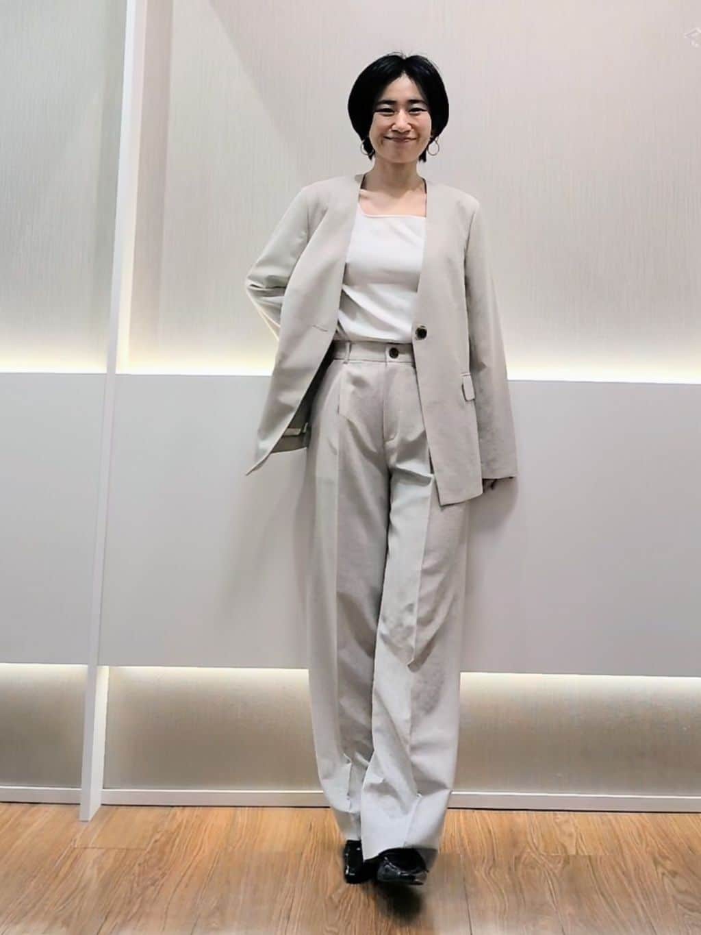 ミズタさんの「UNTITLED｜◆【さらりと快適/セットアップ可/UV/接触冷感】スラブカラーレスジャケット」を使ったコーディネート