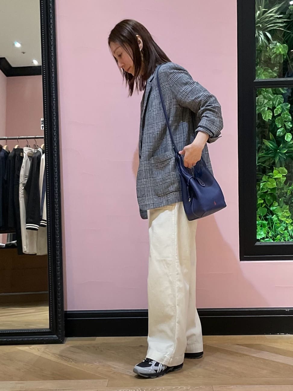 Hiwatashiさんの「DRESSTERIOR｜【接触冷感／抗菌防臭／消臭】アイスクリアコットン Bonsoir ロゴTシャツ」を使ったコーディネート