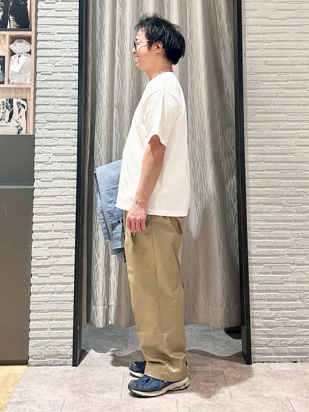 KENJI Iさんの「THE SHOP TK｜【無地だと少し物足りないという方へ】ジオメトリック柄 半袖Tシャツ 洗濯機OK」を使ったコーディネート