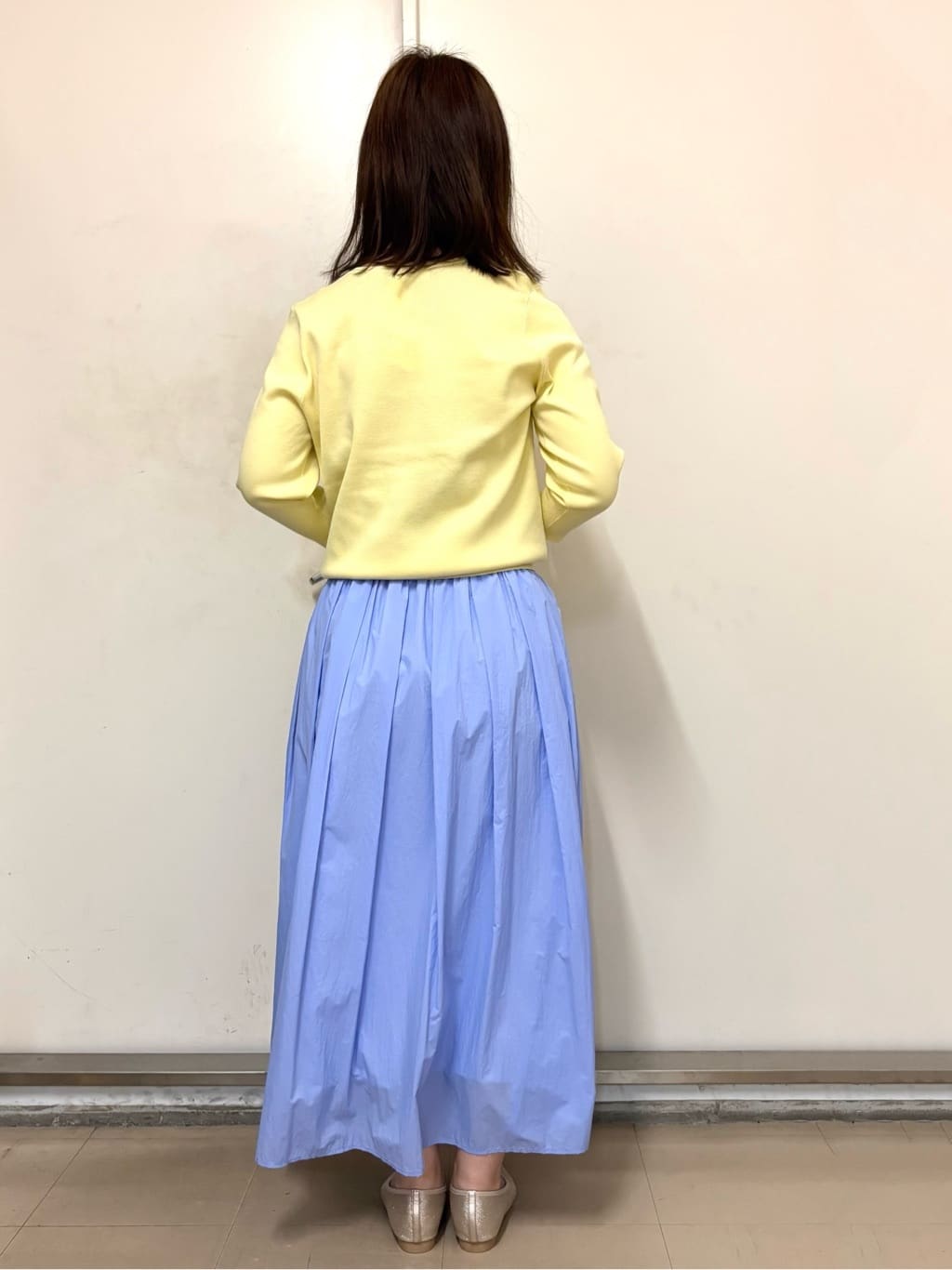 やまさんの「OPAQUE.CLIP｜フリルヘンリーネックニット【洗濯機OK／抗ピル】」を使ったコーディネート