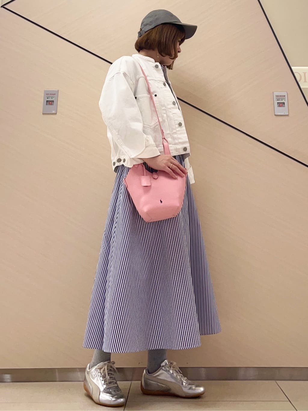 yahataさんの「DRESSTERIOR｜【ウォッシャブル】バンドカラー ホワイトＧジャン」を使ったコーディネート