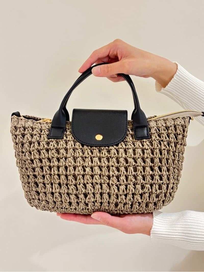 miさんの「grove｜フラップペーパーショルダー」を使ったコーディネート