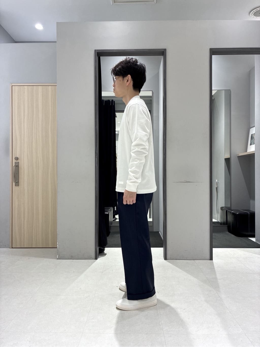 わいずみさんの「TAKEO KIKUCHI｜【抗菌防臭/シーズンレス】シアサッカーギンガムチェック ストレッチシャツ」を使ったコーディネート