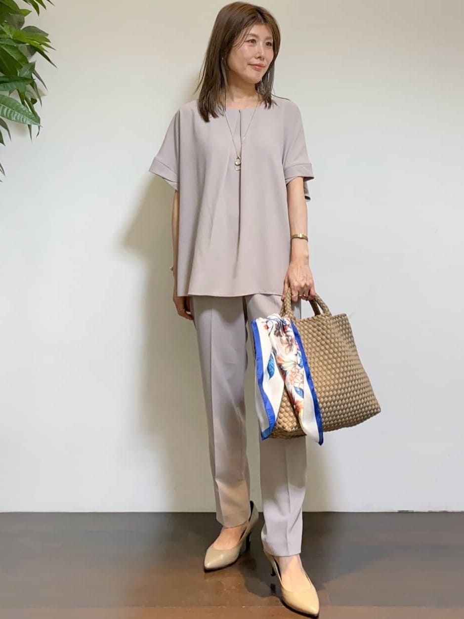 tomoさんの「UNTITLED｜【セットアップ可/洗える】シアーVネックカーディガン」を使ったコーディネート