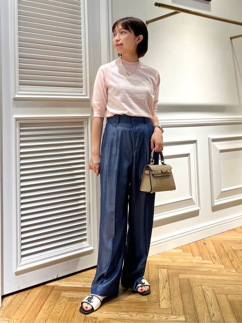つじ まこさんの「DRESSTERIOR｜【ウォッシャブル】コットンシルクハーフスリーブニット」を使ったコーディネート