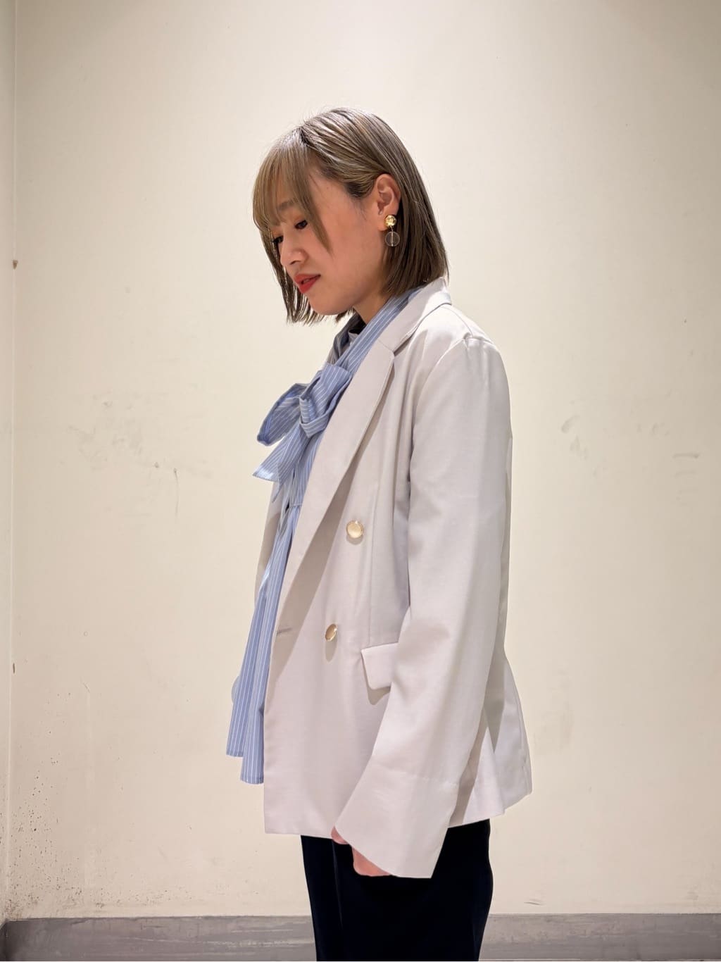 みきちぃさんの「OPAQUE.CLIP｜ペプラムブラウス／ボウタイ取り外し可【洗濯機OK／イージーアイロン／防シワ】《XS～LL／8col》」を使ったコーディネート