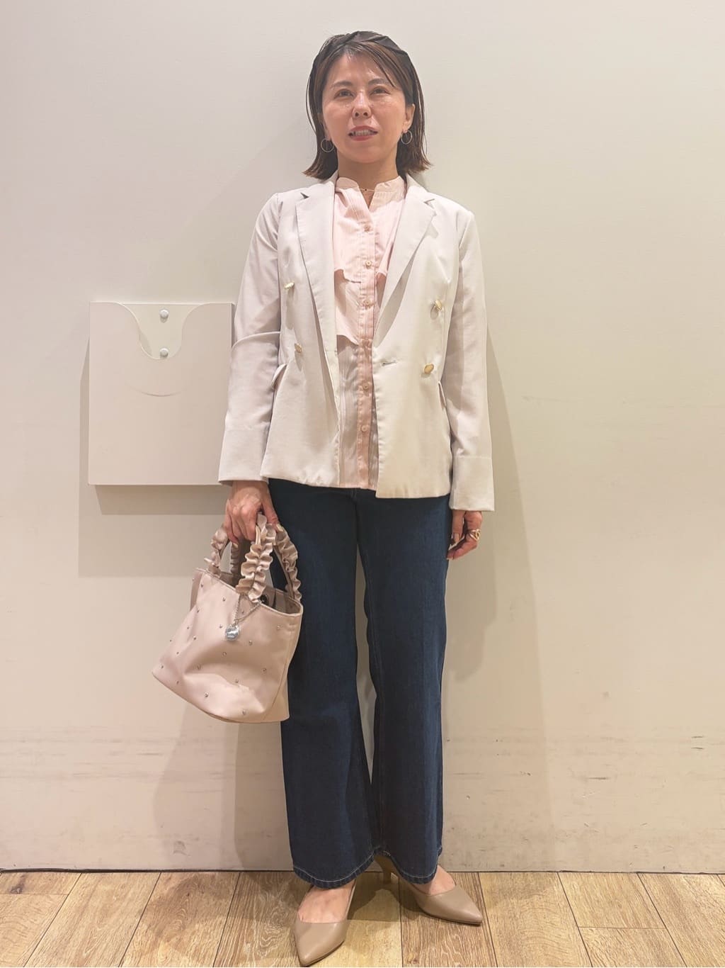 YUKOさんの「index｜フリルキーネックシャツ【洗濯機OK／イージーアイロン／防シワ】《XS～LL／7col》」を使ったコーディネート