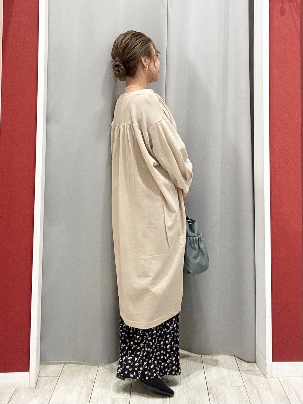 shioさんの「SHOO･LA･RUE｜【洗濯機可/S-LL】1枚でも羽織でも キーネックシャツワンピース」を使ったコーディネート