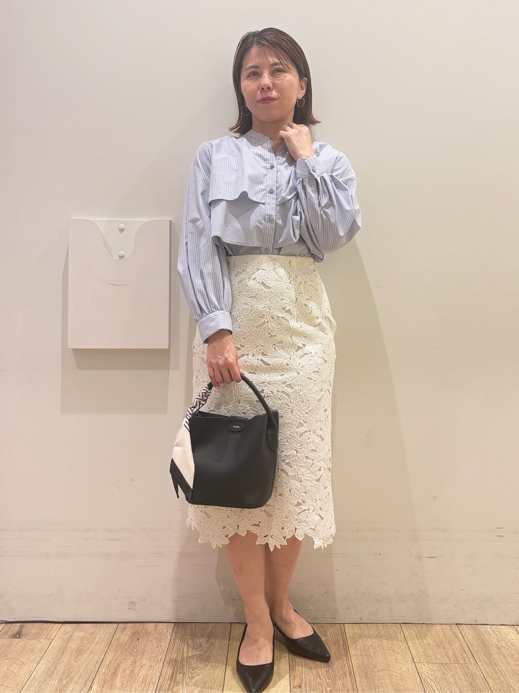 YUKOさんの「index｜フリルキーネックシャツ【洗濯機OK／イージーアイロン／防シワ】《XS～LL／7col》」を使ったコーディネート
