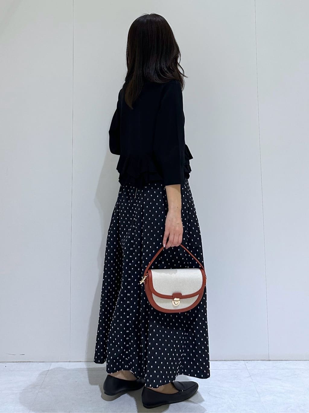 makiさんの「OPAQUE.CLIP｜裾フリルヘンリーネックニット【洗濯機OK】」を使ったコーディネート