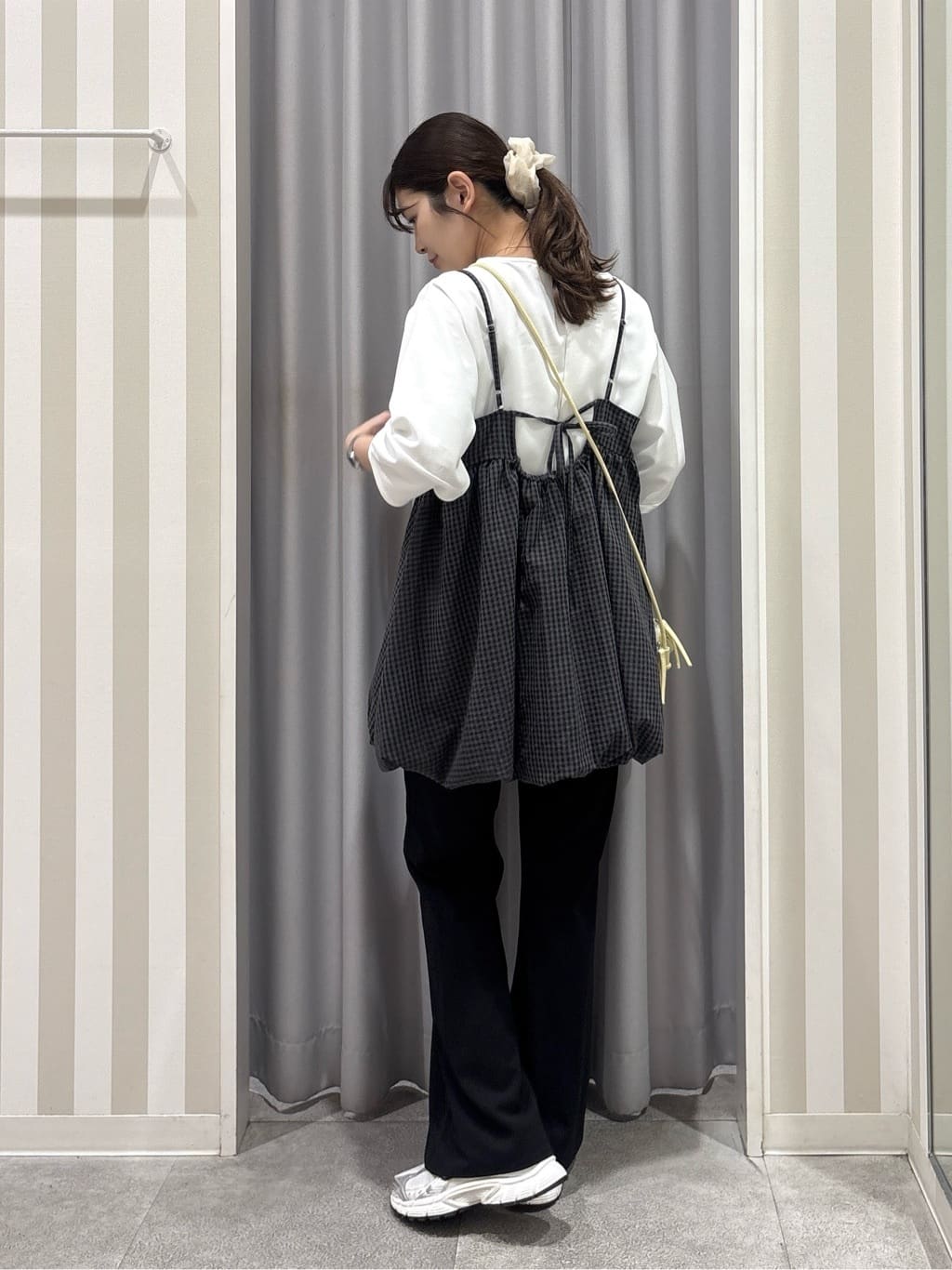 Rikaさんの「SHOO･LA･RUE｜【洗濯機可/体型カバー/S-LL】後ろ姿も抜かりない ギンガムチェック柄バルーンキャミチュニック」を使ったコーディネート