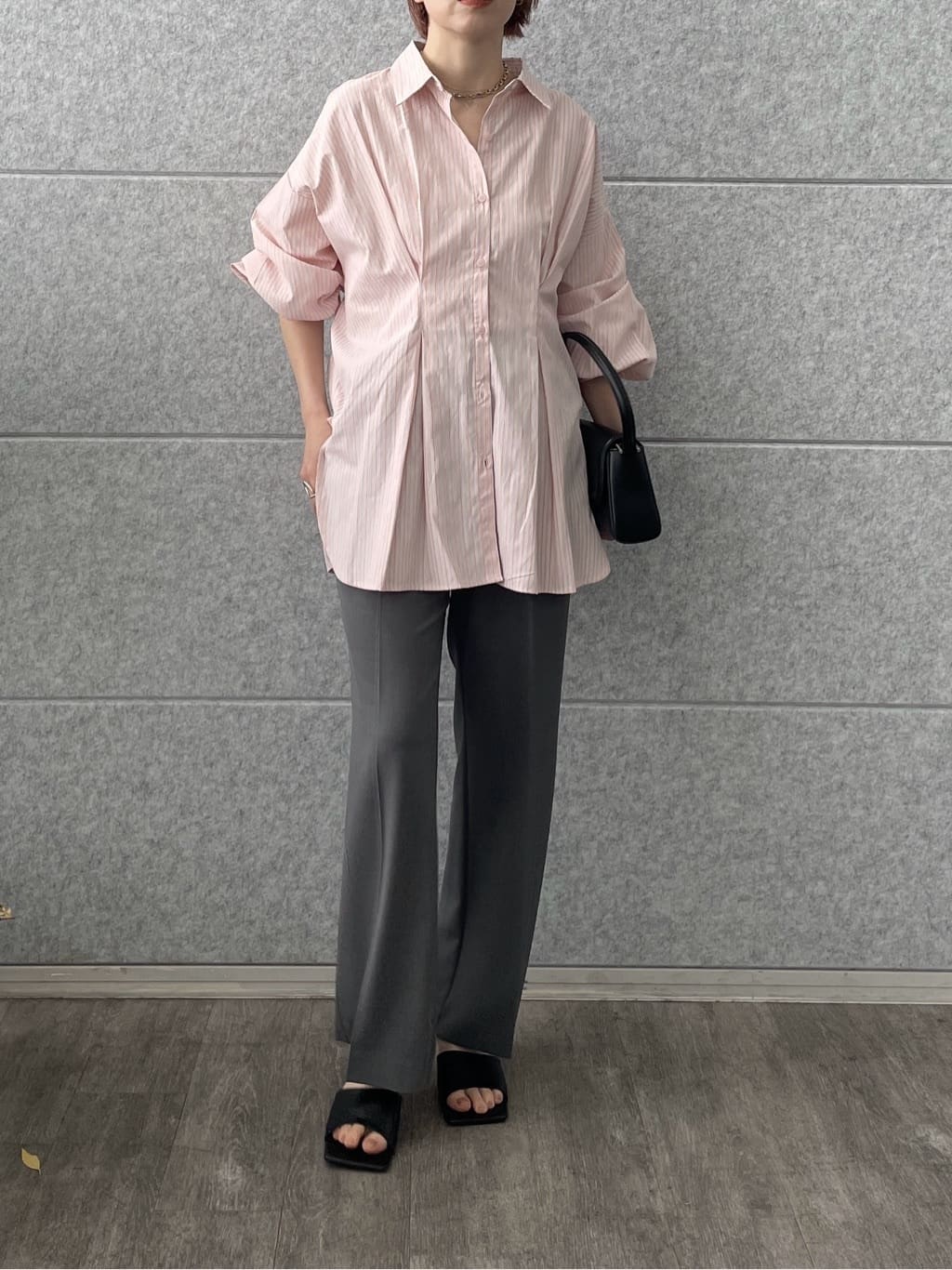 mikuさんの「INDIVI｜Comfy SET UP｜ストレートフレアパンツ【セットアップ対応／通勤／カセット服／接触冷感／UV」を使ったコーディネート