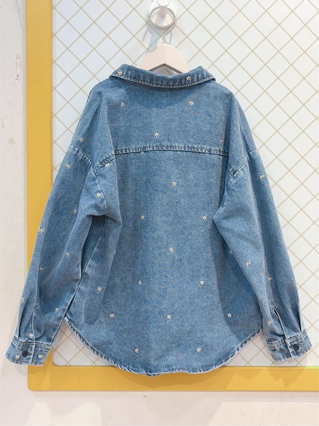 蒼さんの「SHOO･LA･RUE｜【100-150cm/選べる2柄】プリントアソート裾ラウンドロンT」を使ったコーディネート