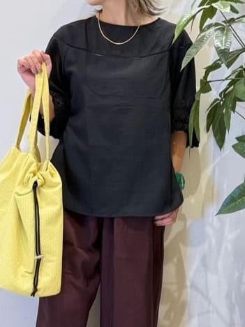 misakiさんの「SHOO･LA･RUE｜【洗濯機可/7分袖】インせず着られる 透かし編み柄が上品な レース切替シャツ」を使ったコーディネート
