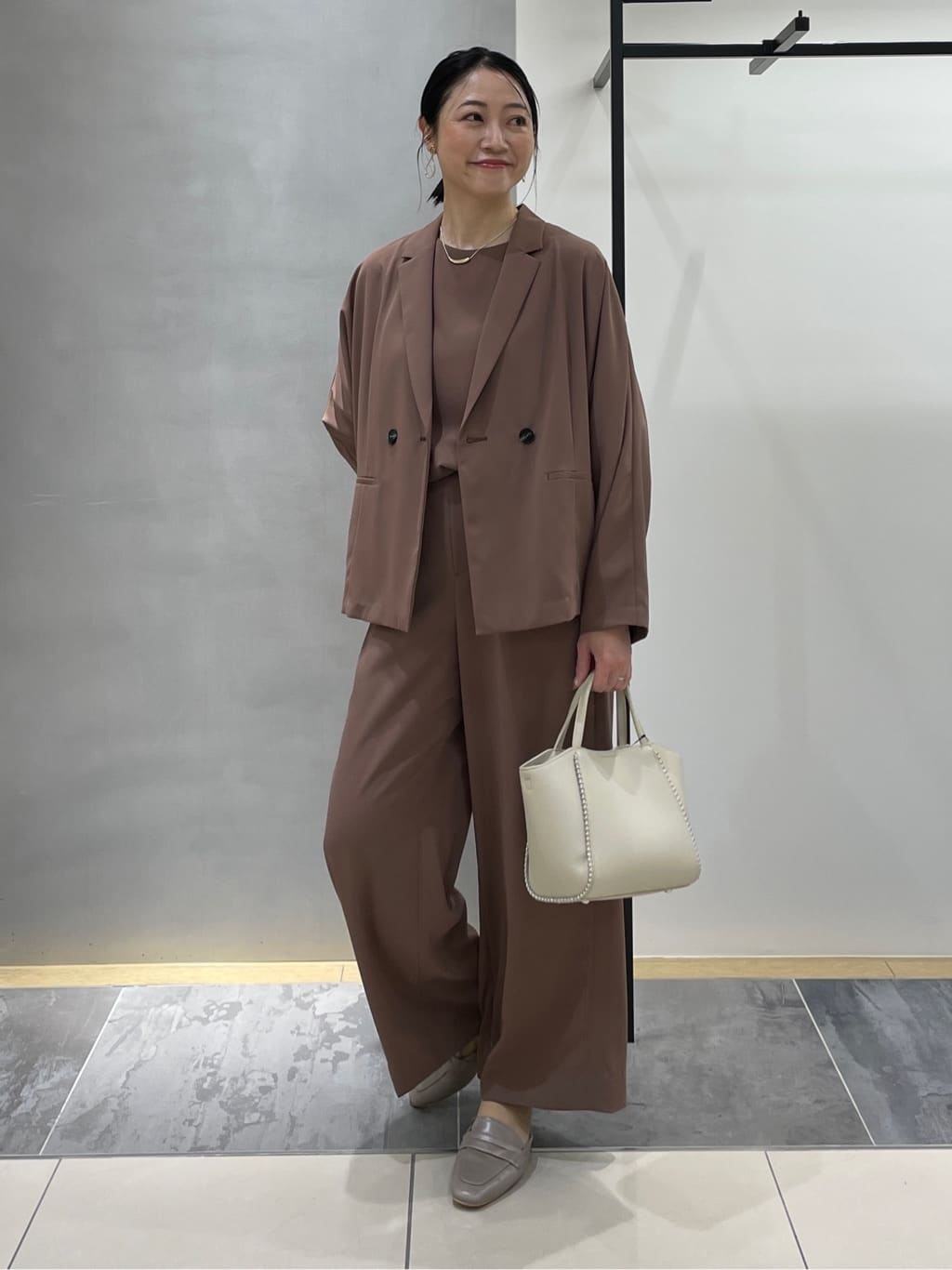 shihoさんの「INDIVI｜【接触冷感／透湿／着る日傘】ドルマンダブルジャケット」を使ったコーディネート