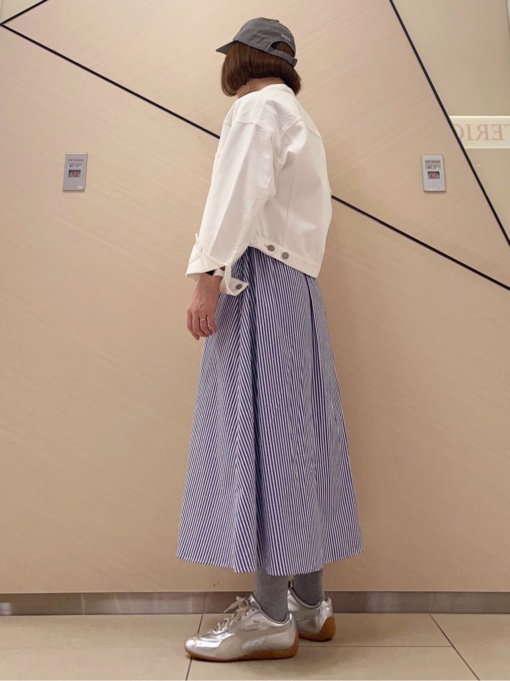 yahataさんの「DRESSTERIOR｜【ウォッシャブル】バンドカラー ホワイトＧジャン」を使ったコーディネート
