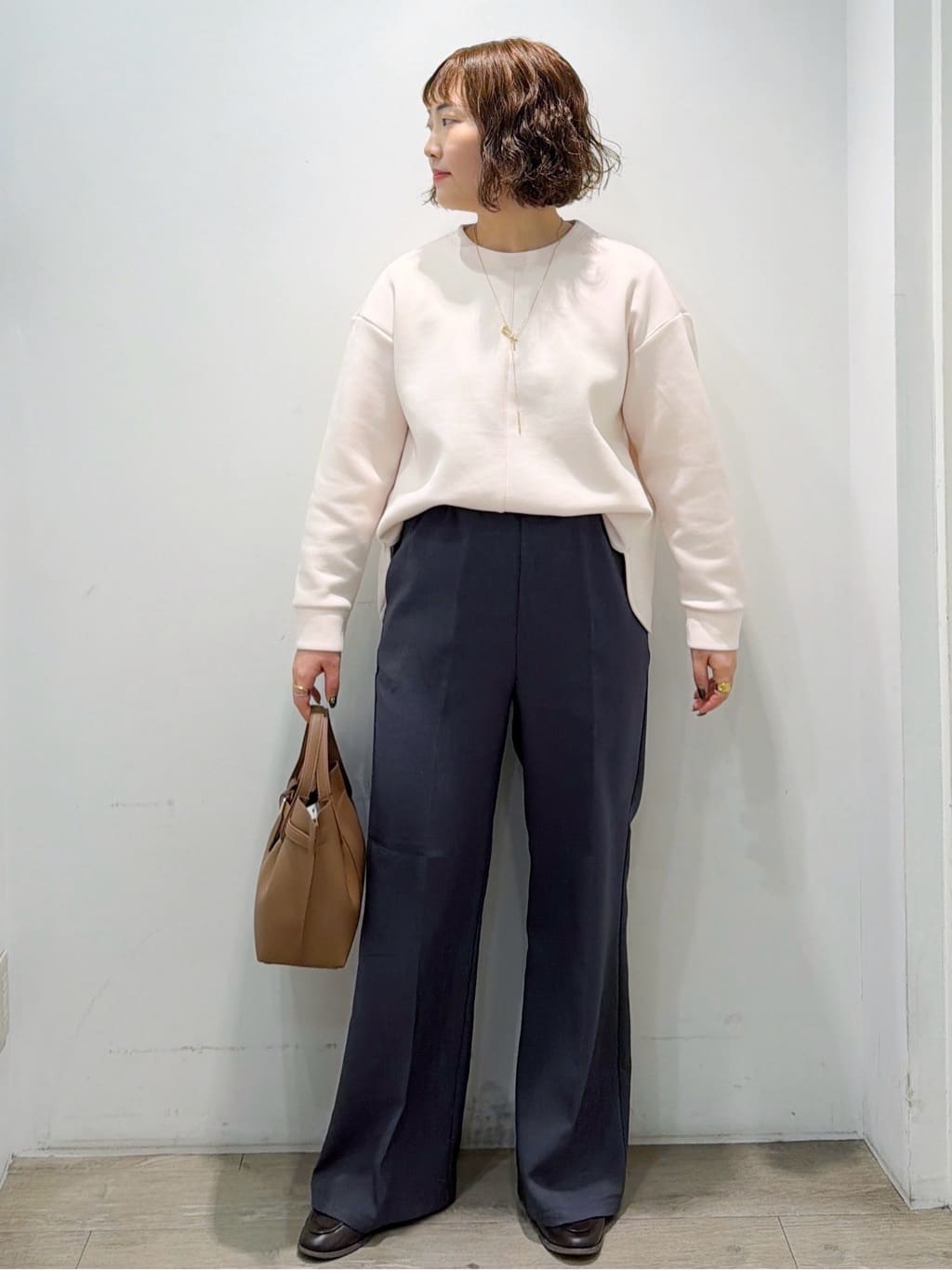 sumicaさんの「OPAQUE.CLIP｜リラクシーボリュームスリーブトップス【洗濯機OK】」を使ったコーディネート