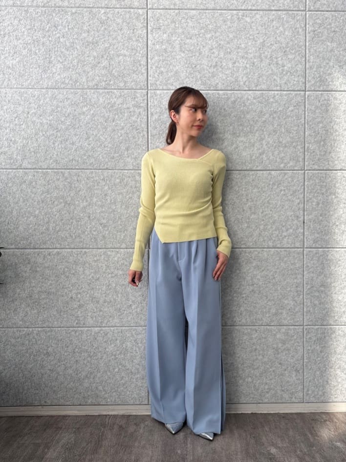 norimiさんの「INDIVI｜オフショルスリットリブニット」を使ったコーディネート