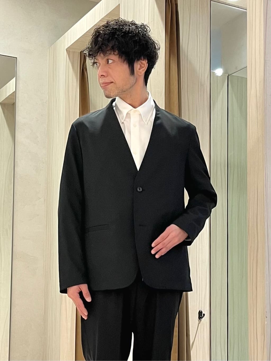 URAさんの「TAKEO KIKUCHI｜【ON／OFF兼用】CARREMANファブリック ノーカラージャケット」を使ったコーディネート