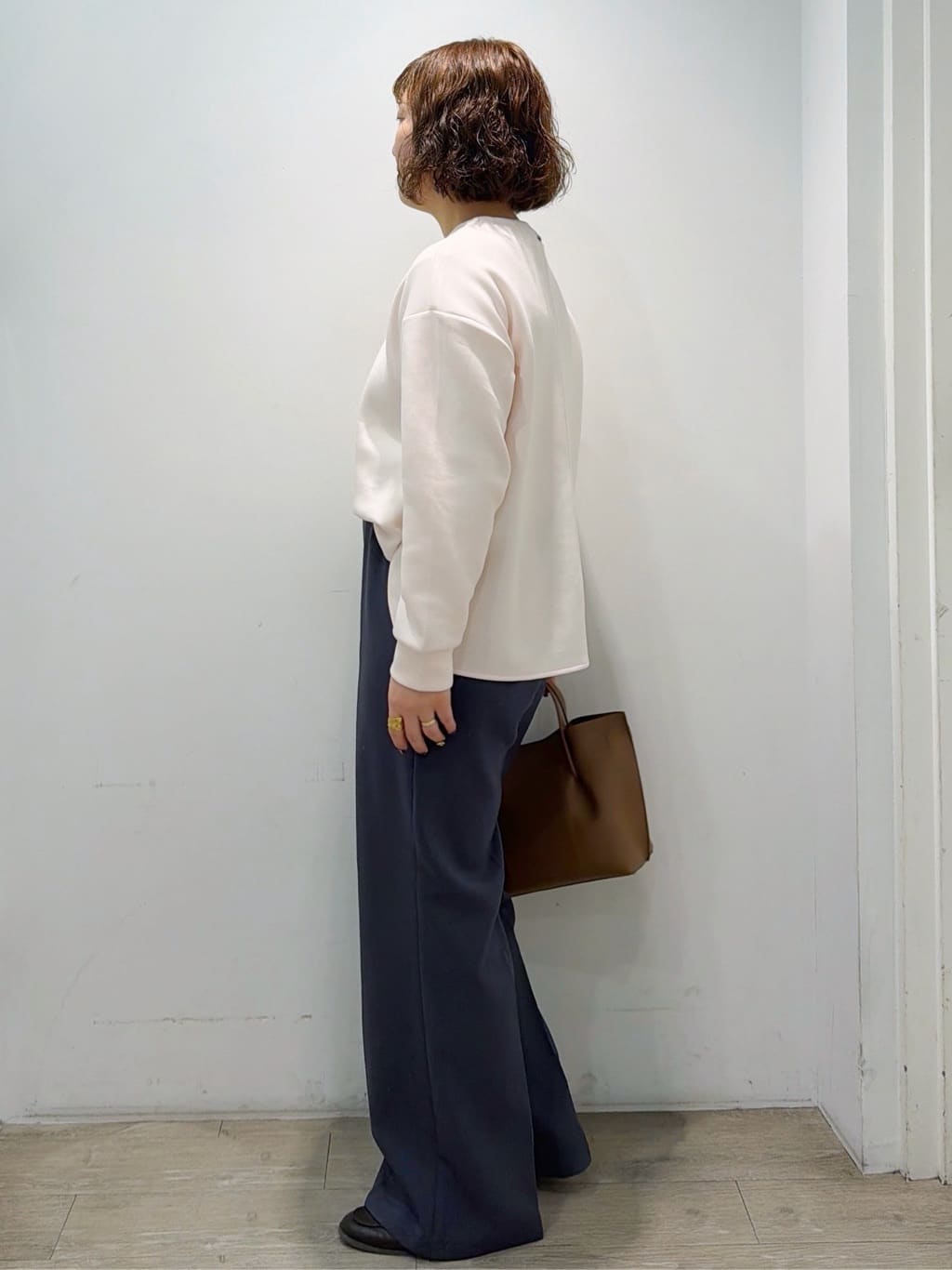 sumicaさんの「OPAQUE.CLIP｜リラクシーボリュームスリーブトップス【洗濯機OK】」を使ったコーディネート