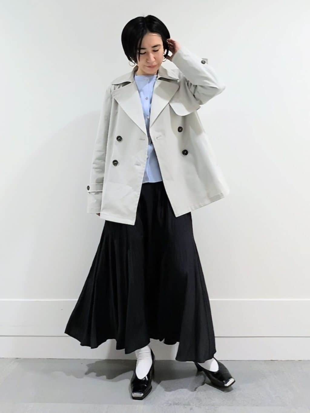 ミズタさんの「UNTITLED｜【定番人気/はっ水/洗える】タスランショートトレンチコート」を使ったコーディネート
