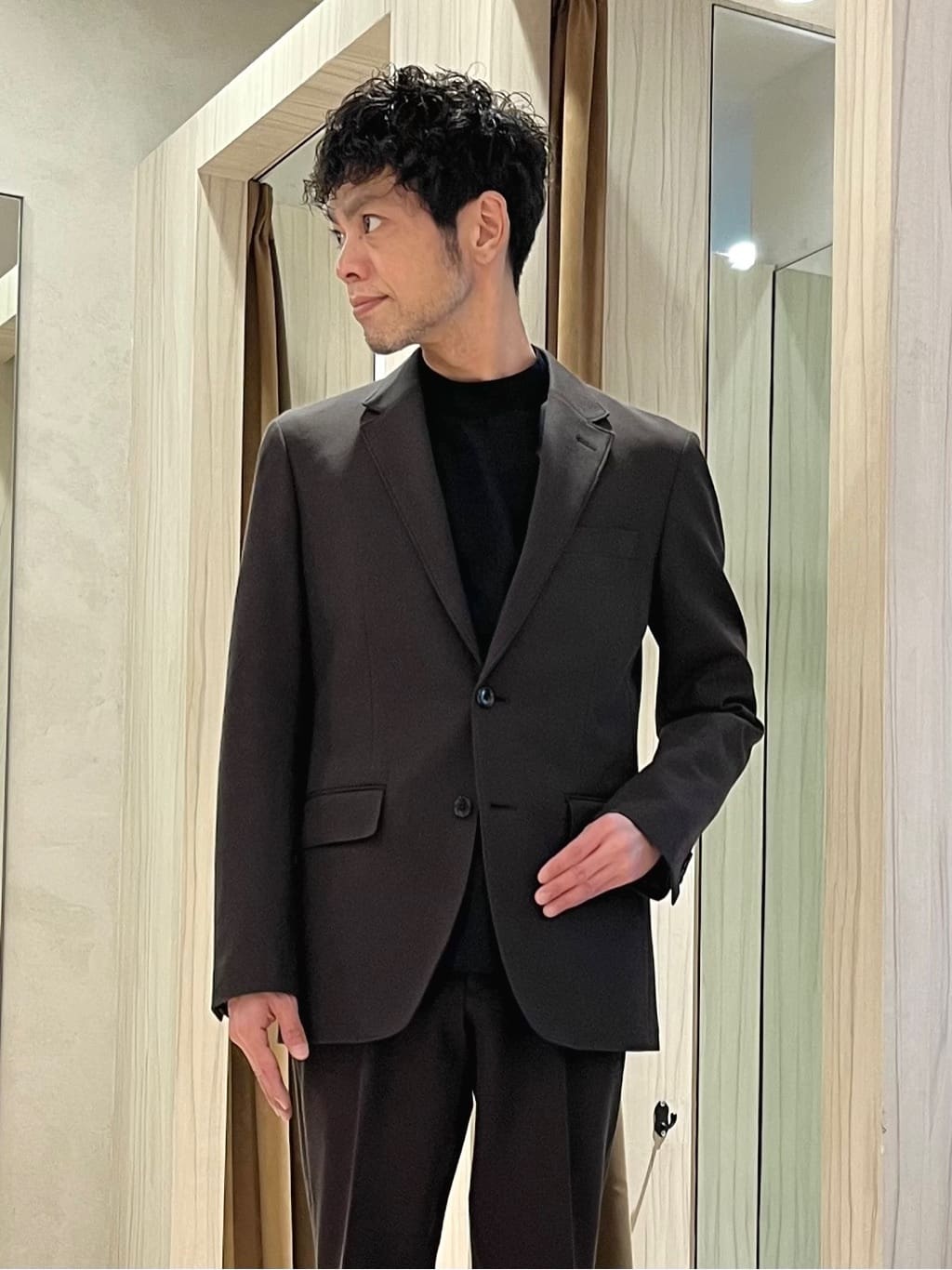URAさんの「TAKEO KIKUCHI｜【洗える】スリーシーズンリラックスニットジャージ ジャケット」を使ったコーディネート