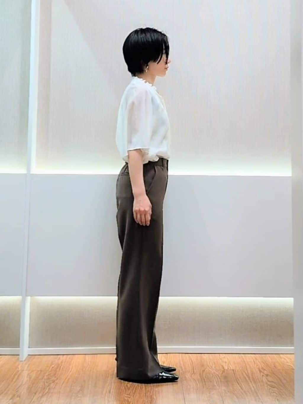 ミズタさんの「UNTITLED｜【シアー/首元フリル】シルキーシフォンブラウス」を使ったコーディネート
