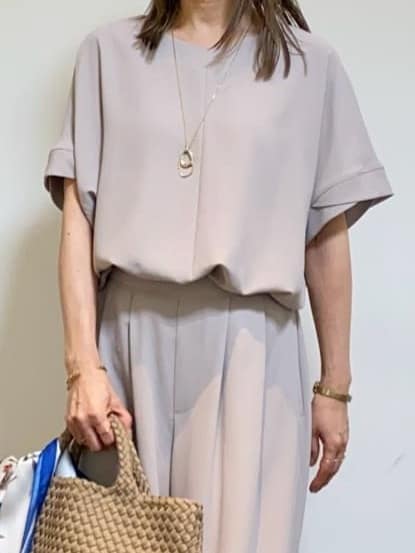 tomoさんの「UNTITLED｜【セットアップ可/UVカット/前後2WAY】リラクシーフレンチスリーブブラウス」を使ったコーディネート
