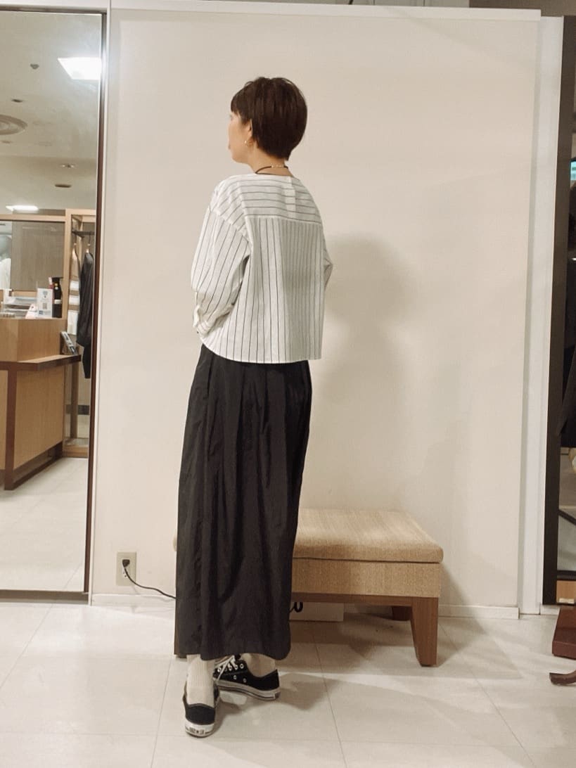 IWAMOさんの「UNTITLED｜◆【セットアップ可/ウエストゴム】シャイニータイプライタースカート」を使ったコーディネート