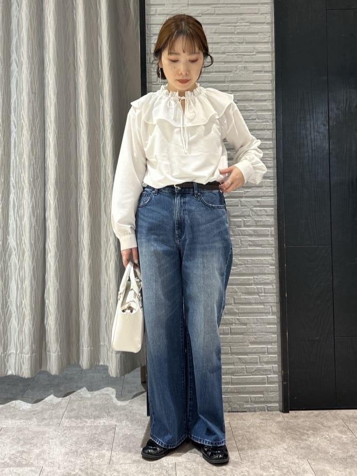 ga_riさんの「THE SHOP TK｜大人のフェミニンカジュアルに エアリーフリルブラウス」を使ったコーディネート