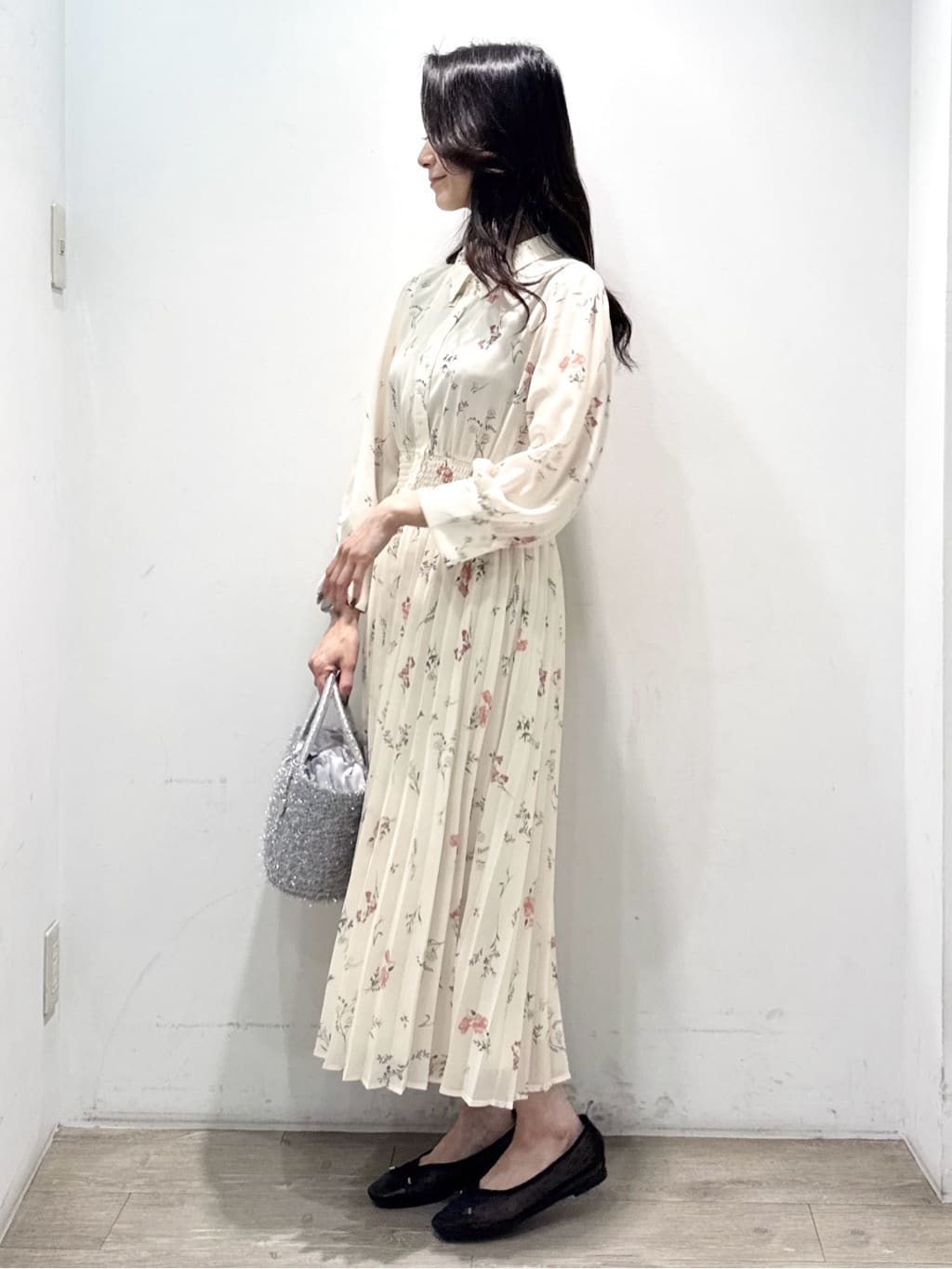 yuicciさんの「OPAQUE.CLIP｜衿付き花柄プリーツフレアワンピース【洗濯機OK／イージーアイロン】」を使ったコーディネート