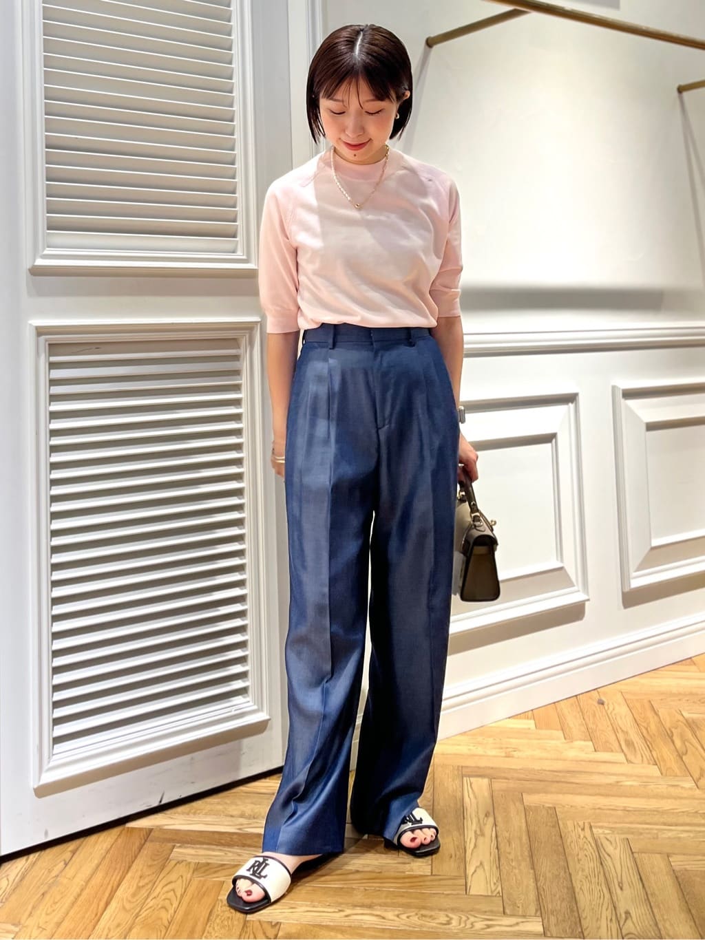 つじ まこさんの「DRESSTERIOR｜【ウォッシャブル】コットンシルクハーフスリーブニット」を使ったコーディネート