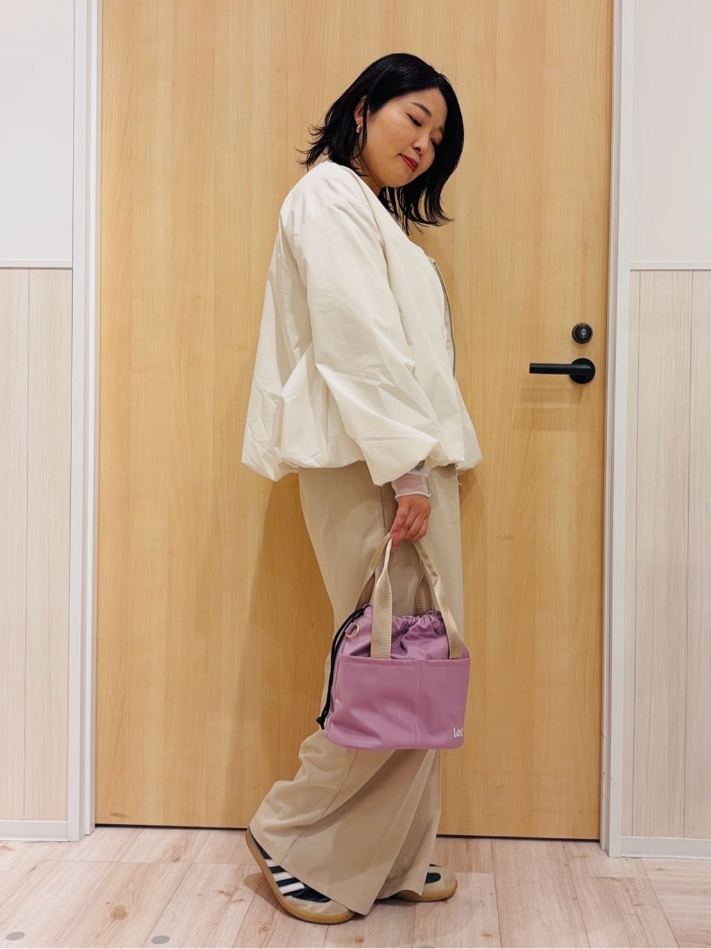 すーさんの「SHOO･LA･RUE｜【防風/撥水/S-LL】お顔回りすっきり見え　Vネックバルーンブルゾン」を使ったコーディネート