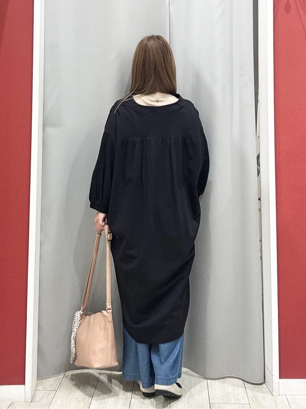shioさんの「SHOO･LA･RUE｜【洗濯機可/S-LL】1枚でも羽織でも キーネックシャツワンピース」を使ったコーディネート
