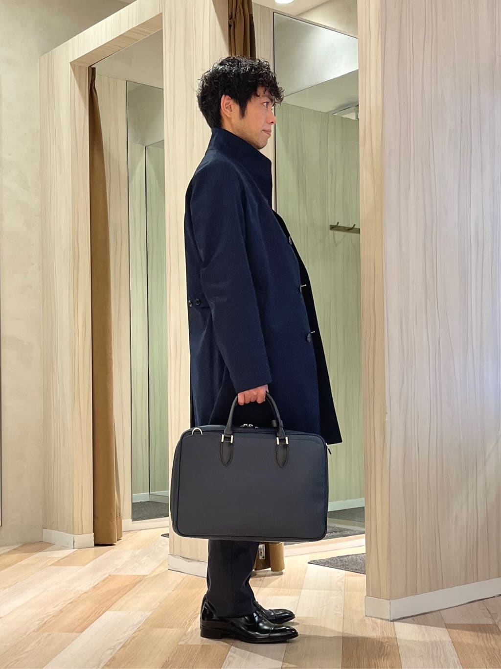 URAさんの「TAKEO KIKUCHI｜撥水ツイル スタンドカラー コート」を使ったコーディネート