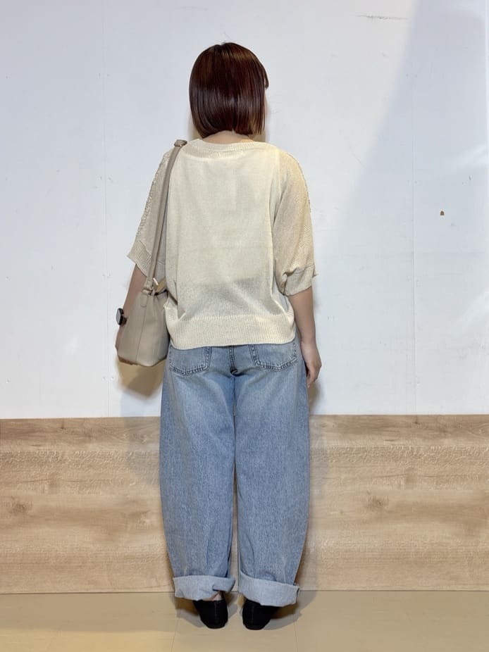 るねさんの「SHOO･LA･RUE｜【2点セット/洗濯機可/S-LL】透かし編みで涼やか 大人のドルマンニット」を使ったコーディネート
