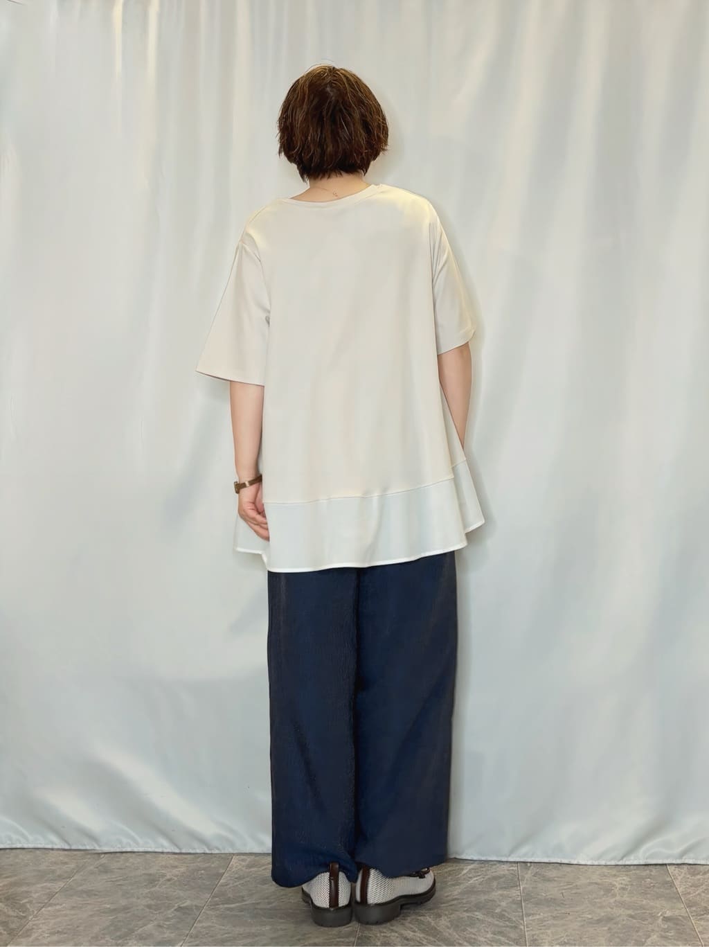 たみさんの「SHOO･LA･RUE｜【洗濯機可/UV】さらっとしたタッチが心地よい ショート丈 Vネックカーディガン」を使ったコーディネート