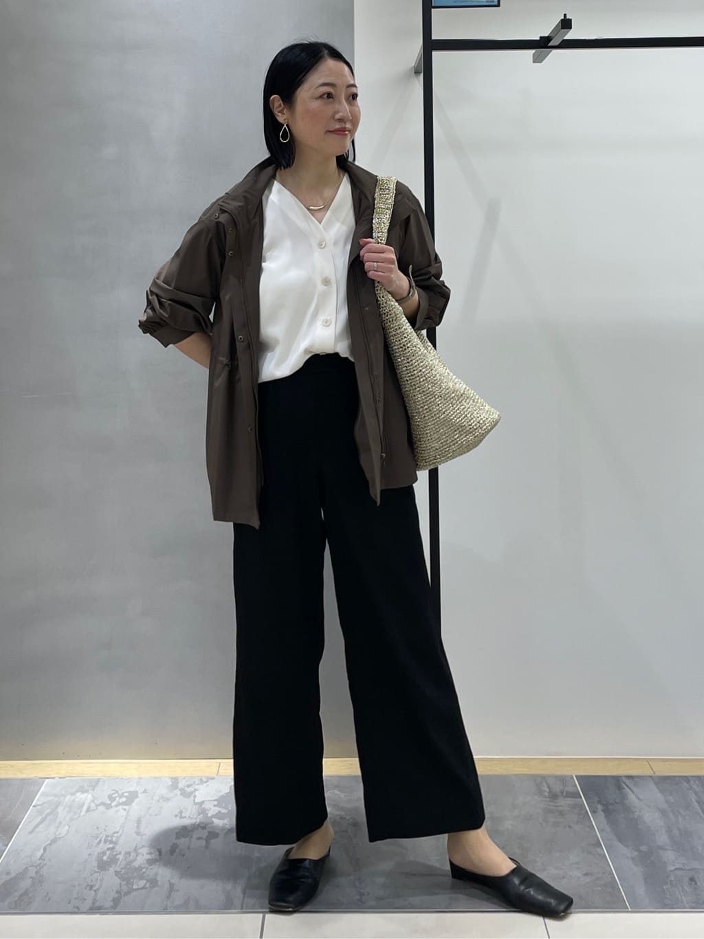 shihoさんの「INDIVI｜【撥水／フード取外し可】凹凸素材ブルゾン」を使ったコーディネート