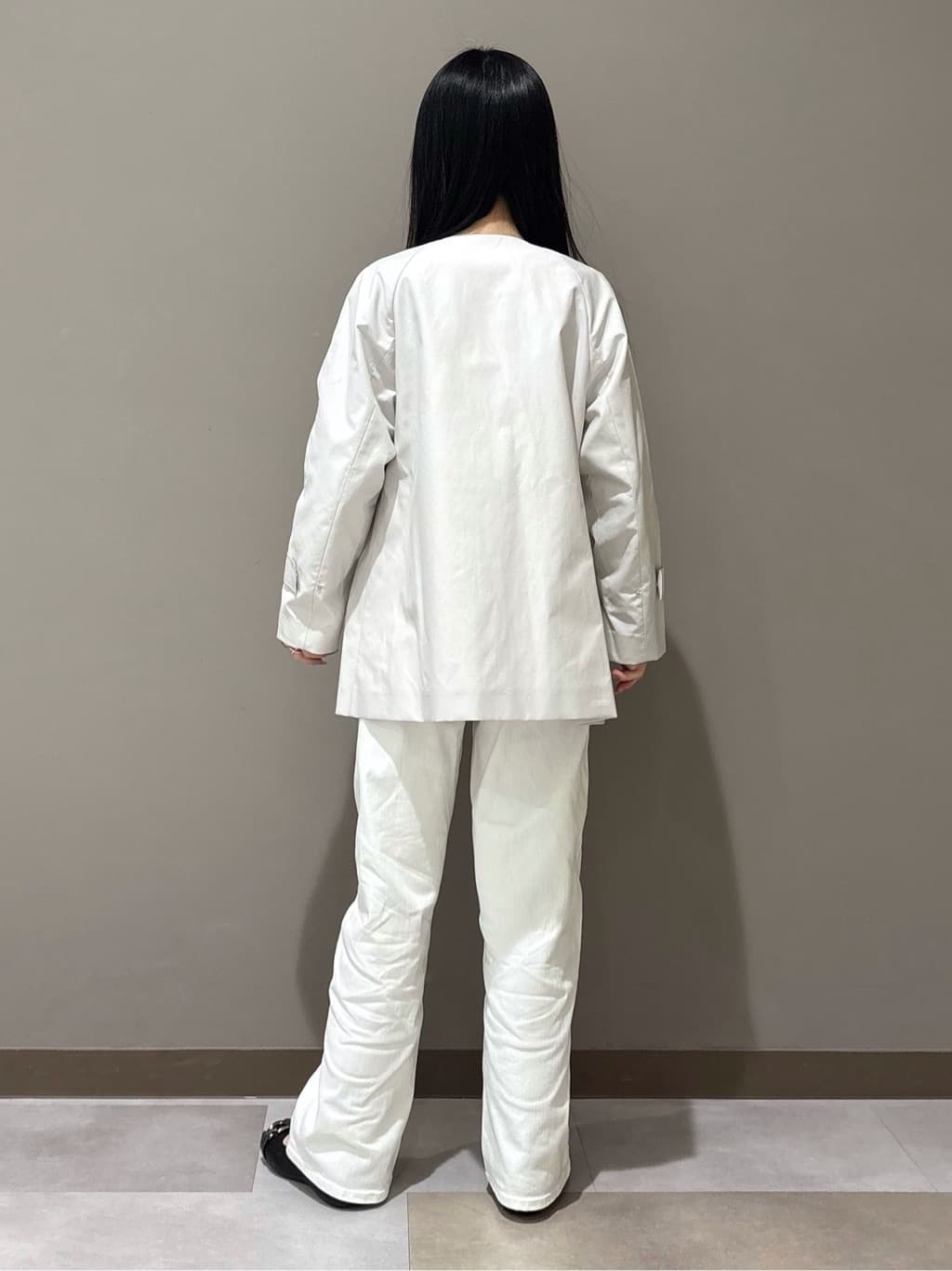 KEIKOさんの「INDIVI｜【撥水/軽量】ミドル丈 ミニマルトレンチコート」を使ったコーディネート