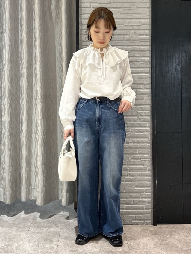 ga_riさんの「THE SHOP TK｜大人のフェミニンカジュアルに エアリーフリルブラウス」を使ったコーディネート