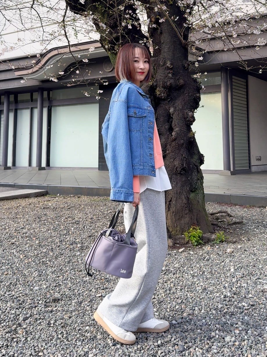 𝐜𝐡𝐢𝐤𝐚さんの「SHOO･LA･RUE｜【SHOO・LA・RUE DENIM】羽織るだけでこなれる　オーバーサイズデニムジャケット」を使ったコーディネート