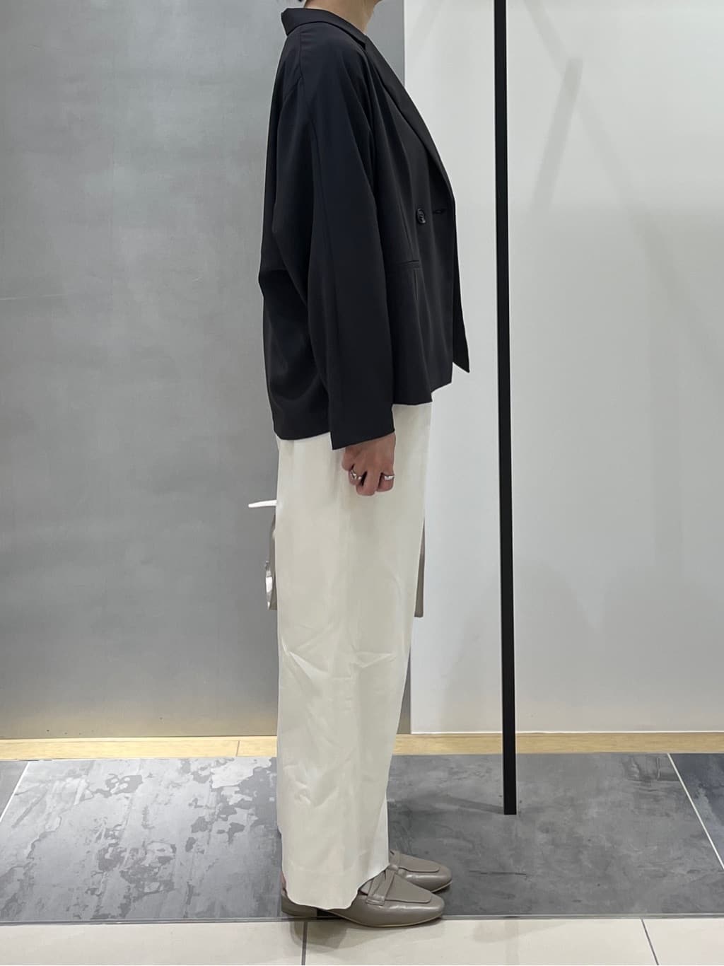 shihoさんの「INDIVI｜【接触冷感／透湿／着る日傘】ドルマンダブルジャケット」を使ったコーディネート